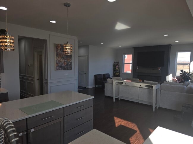 Building Photo - W240N5649 Holly Ct