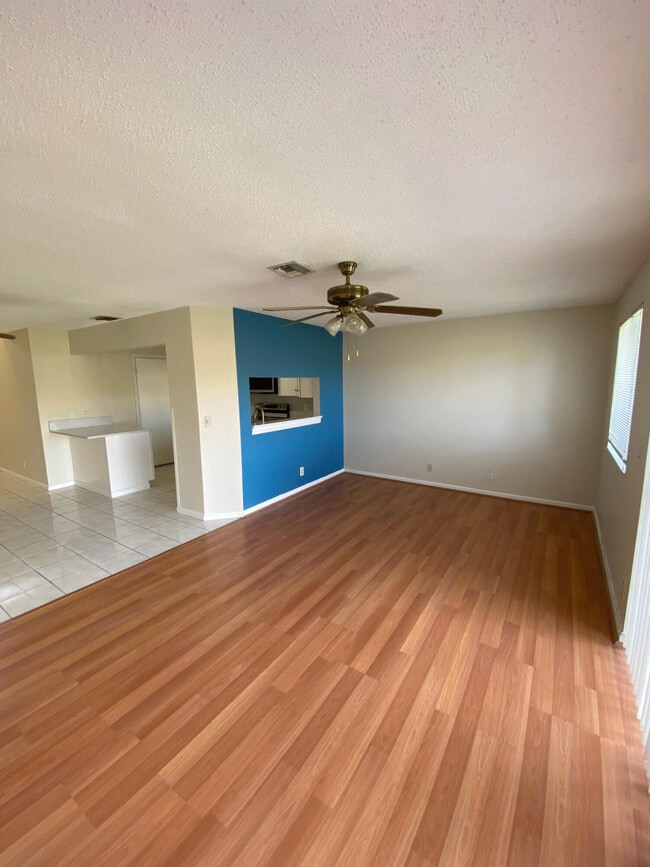 Building Photo - 2217 Discovery Cir W
