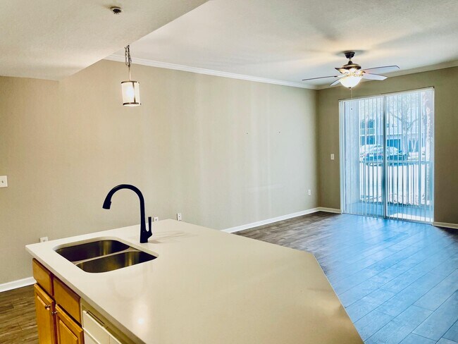 Building Photo - 425 S Villa San Marco Dr