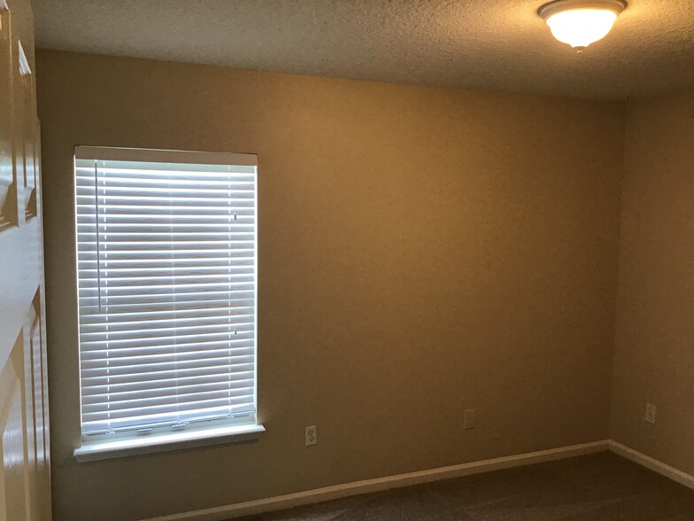 Building Photo - 1530 Roseberry Ct