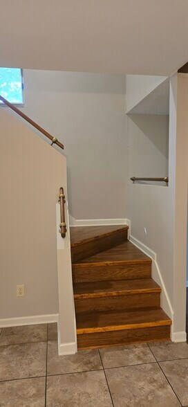 Building Photo - 2025A Stoneycreek Dr