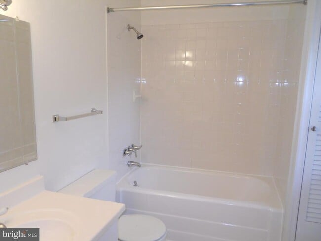 Building Photo - 1717 Circle Rd