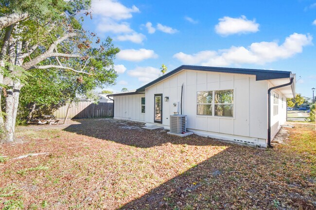 Building Photo - 189 Deltona Blvd