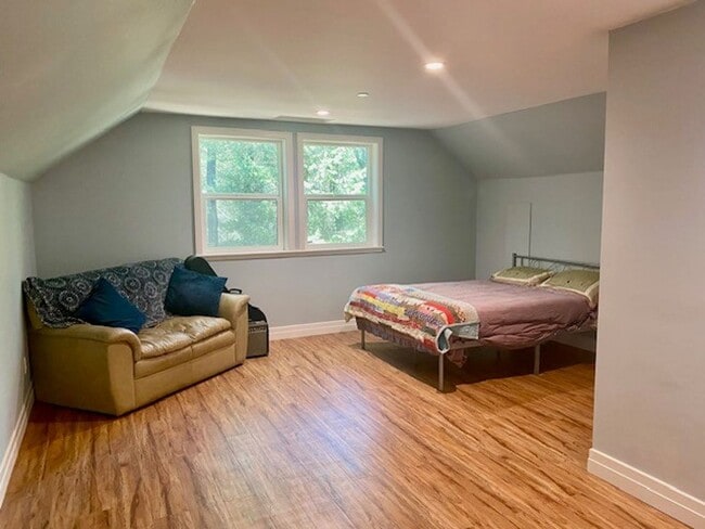 Building Photo - Rural, private 2-story Home