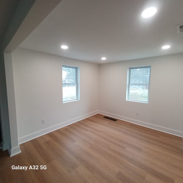 Building Photo - 315 Cameron Rd