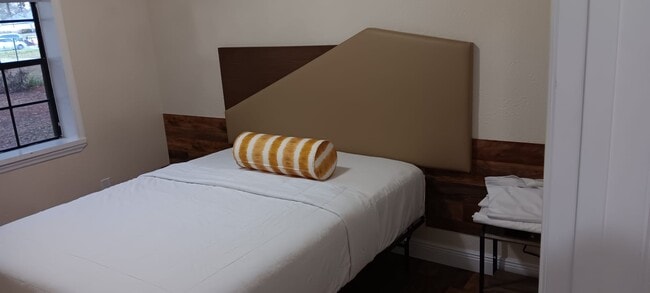 Main house - 2 Br - 3071 Simpson Rd