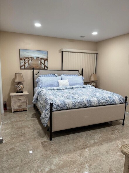 Building Photo - 1605 S US Hwy 1