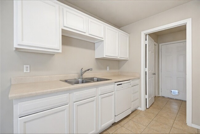 Building Photo - 6301 SW Meadow Well Ave