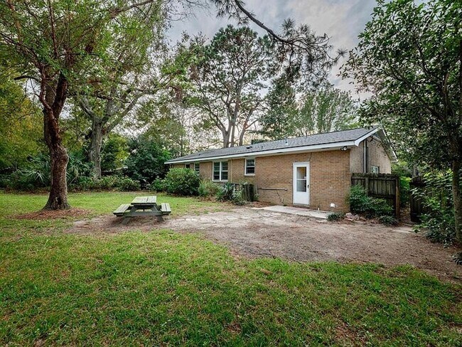 Building Photo - 4 Bedroom 2 Bath House in Lawton Bluff - James Island
