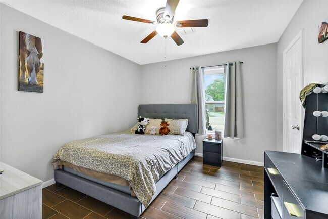 Building Photo - 710 Razee Ct