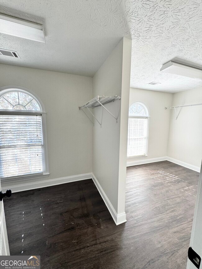 Building Photo - 6284 Southland Ridge