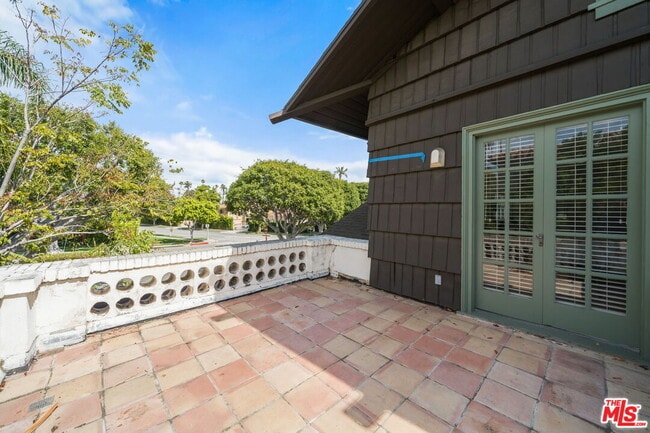 Building Photo - 801 N Rodeo Dr