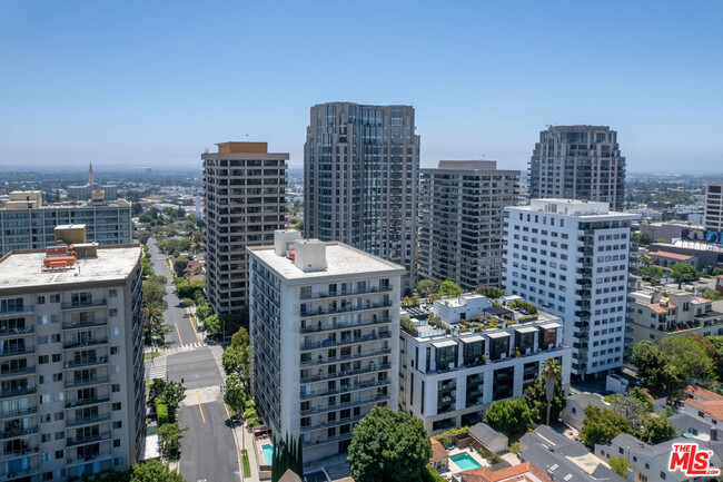 Building Photo - 10751 Wilshire Blvd