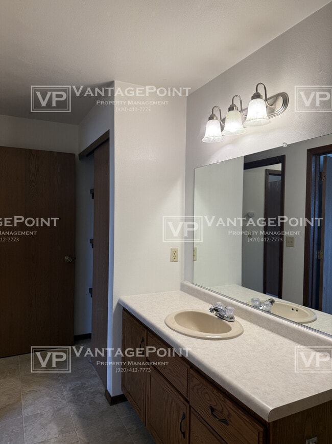 Building Photo - 1630 N Whitney Dr