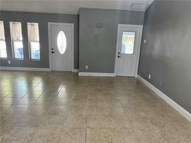 Building Photo - 1412 NE Van Loon Terrace