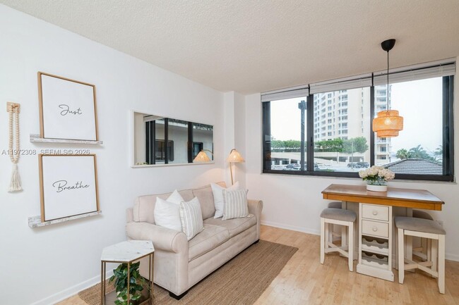 Building Photo - 540 Brickell Key Dr