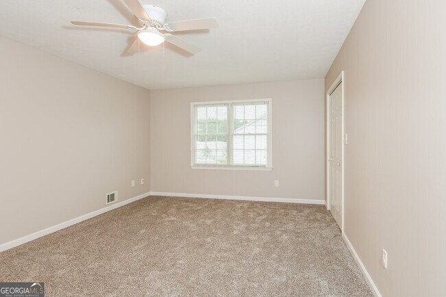 Building Photo - 28 Sweetwater Dr