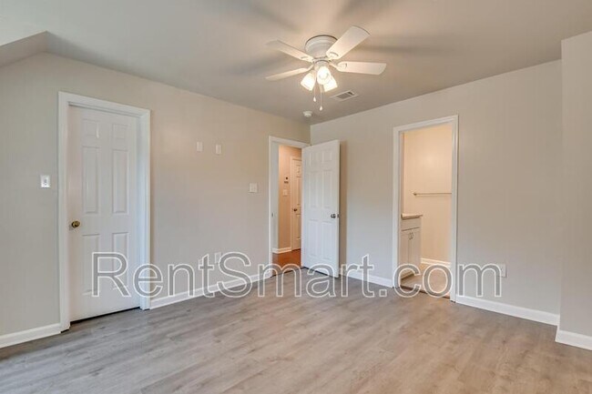 Building Photo - 2913 Running Creek Ln