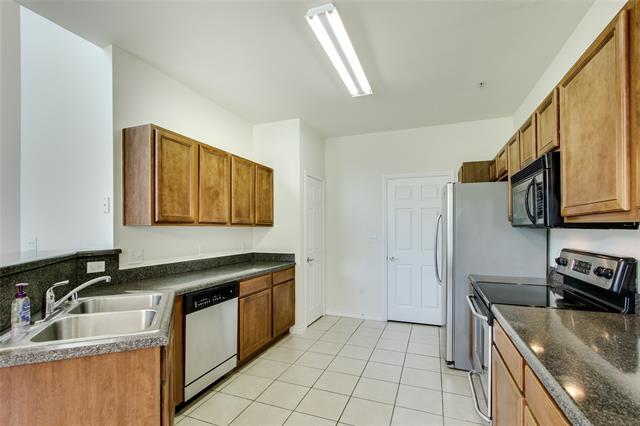 Building Photo - 1041 Colonial Dr