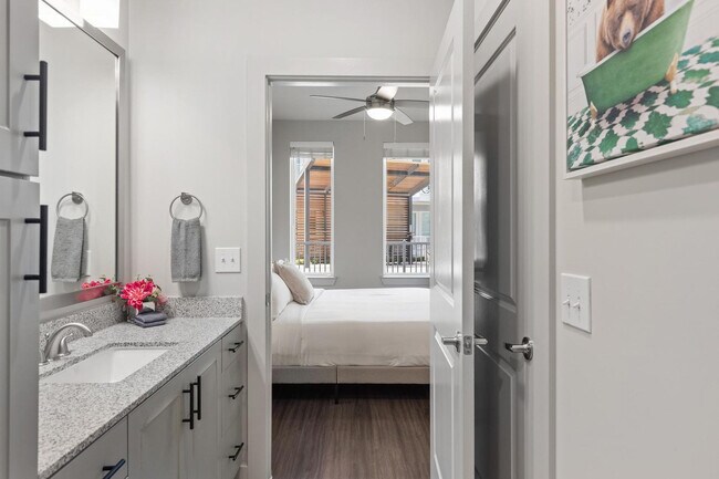 Building Photo - 5820 1/2 Cameron Rd