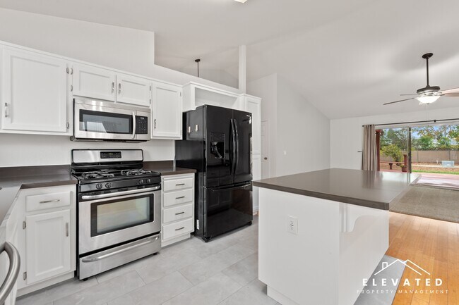 Building Photo - 2529 Buss Dr