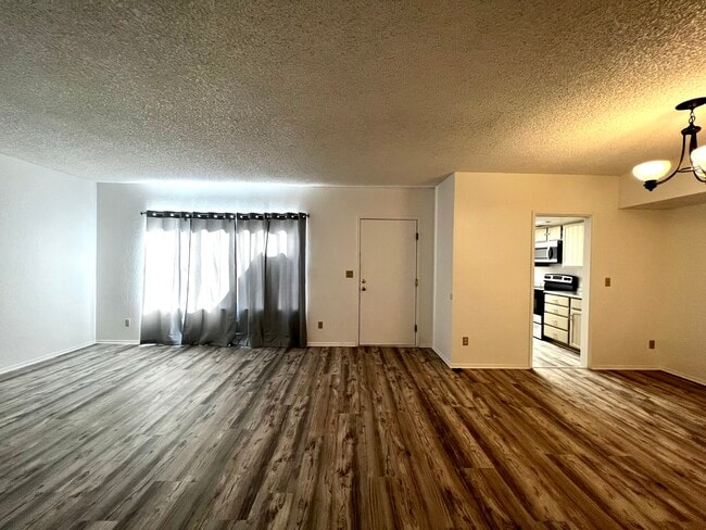 Building Photo - 2024 S Birdie Cir