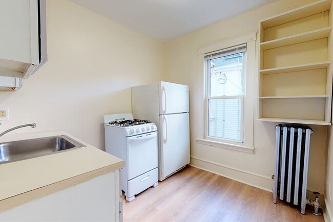 Building Photo - 34 Crescent 4 Crescent