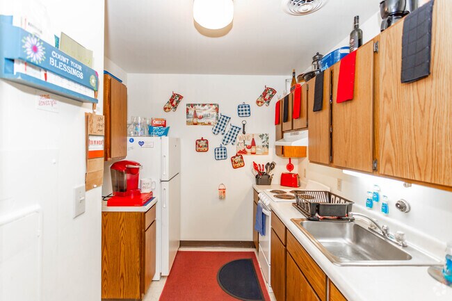 1BR, 1BA - Lavigne Manor