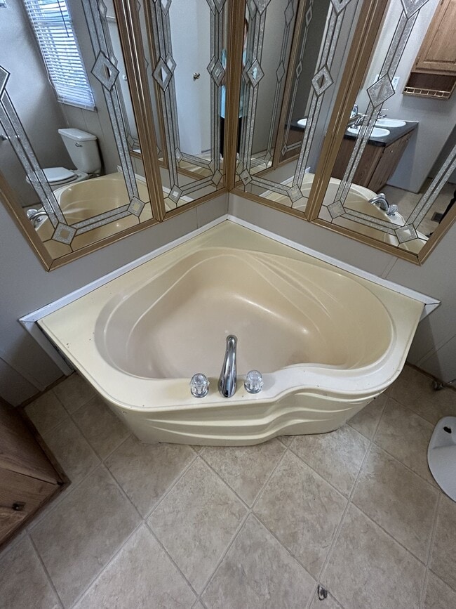 Building Photo - 217 Tyler St