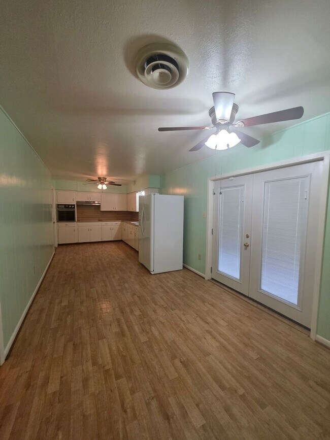Building Photo - Charming 3/2 in Copperas Cove