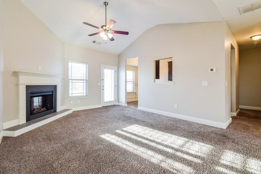 Building Photo - 547 Joneus Dr