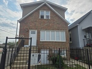 Building Photo - 1935 N Leamington Ave