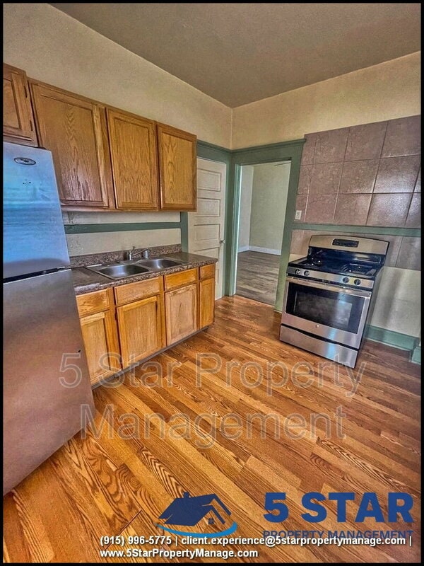 Building Photo - 2526 Yandell Dr