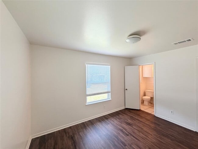 Building Photo - 8701 Parkfield Dr