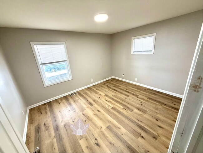 Building Photo - Warm and Welcoming 3 Bedroom 2 Bath Bungalow in a prime location!!!