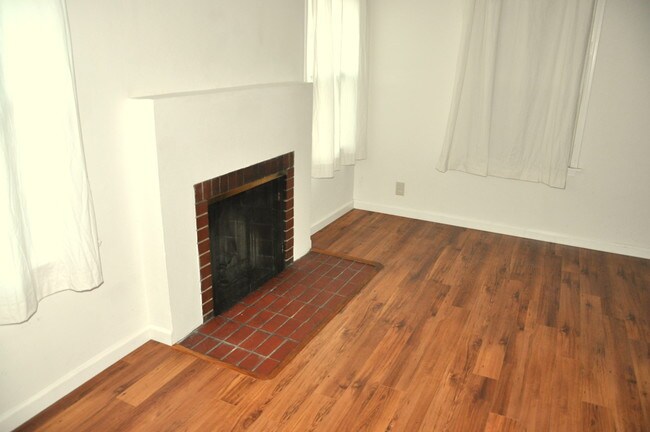 Building Photo - 1657 El Rito Ave