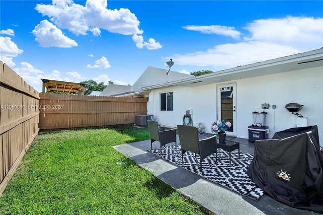 Building Photo - 4260 SW 68th Ct