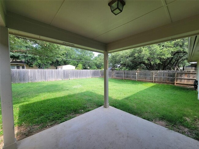 Building Photo - 3307 St Genevieve Dr