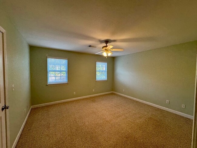 Building Photo - 208 Sawyer Ln