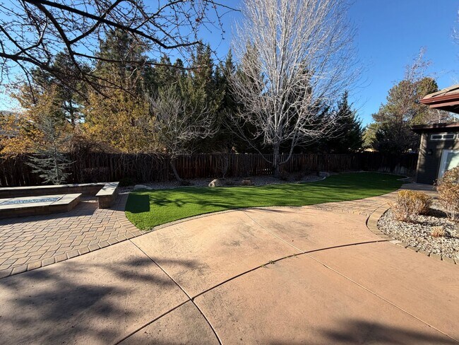 Building Photo - 1199 Manzanita Ln