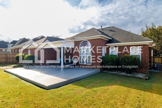 Building Photo - 512 Marble Falls
