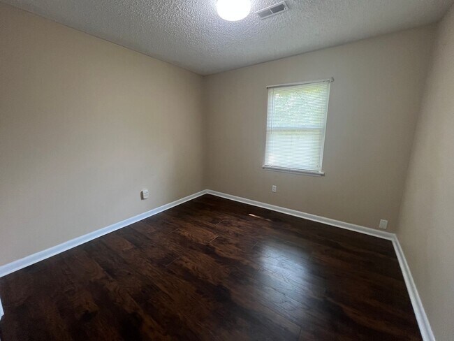 Building Photo - 13847 Mariellen Rd