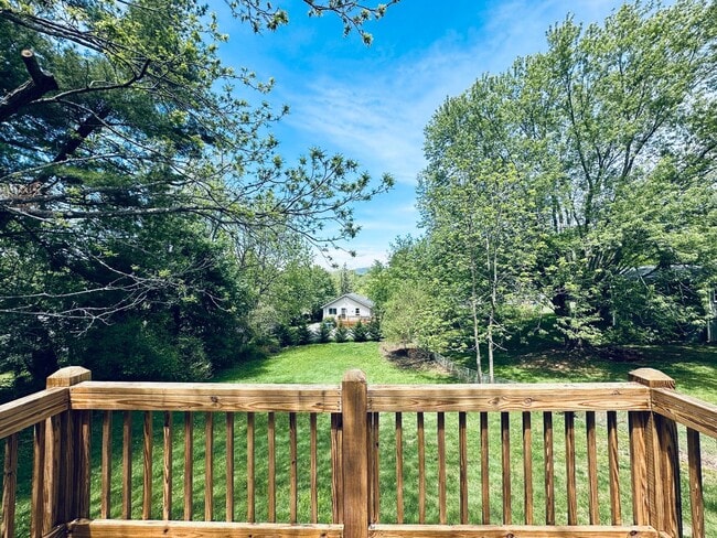 Building Photo - Delightful Upgraded 2-Bedroom Bungalow with New Appliances and Central A/C (Lawn Maintenance Incl...