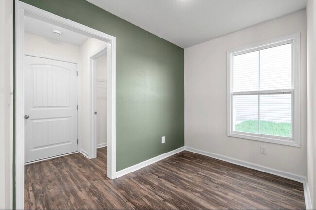 Building Photo - 136 Quarry Rdg Rd