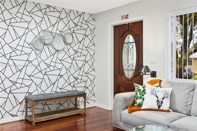 Building Photo - 418 SE 3rd Terrace