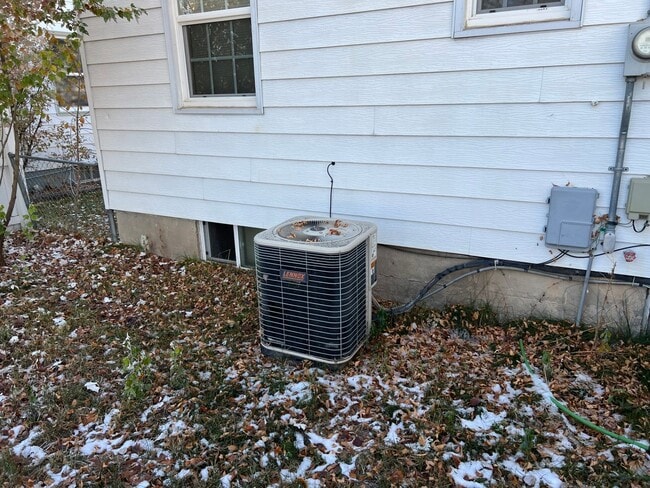 Building Photo - 3 Bed 2 Bath House