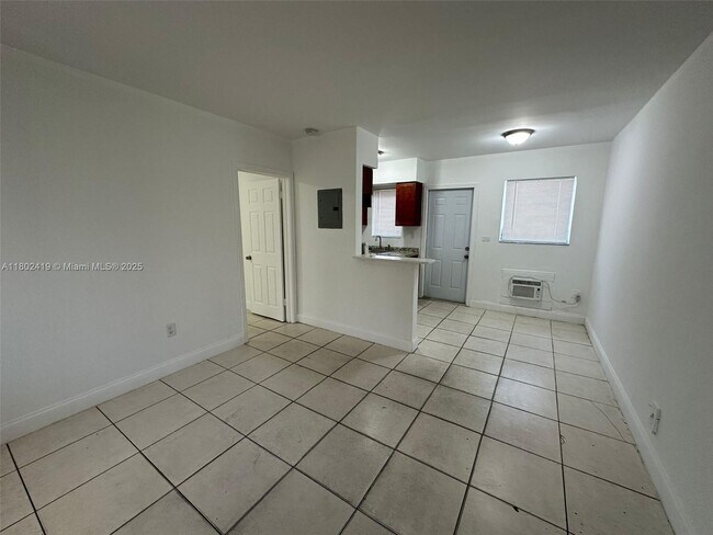 Primary Photo - 1280 NE 139th St