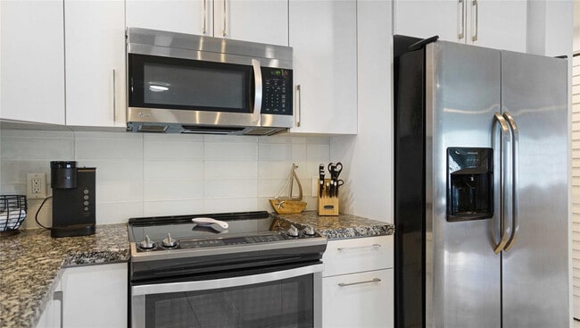 Building Photo - 2716 N Ocean Blvd