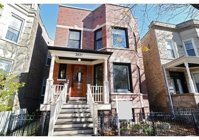 Building - 3831 N Clark St