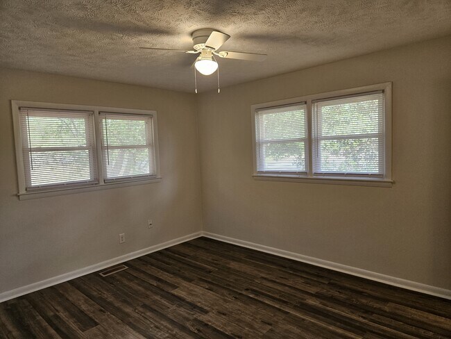 Building Photo - 853 Shannon Dr